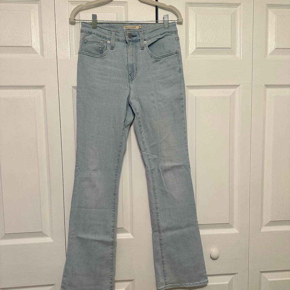 Levi's 725 High Rise Bootcut Jeans